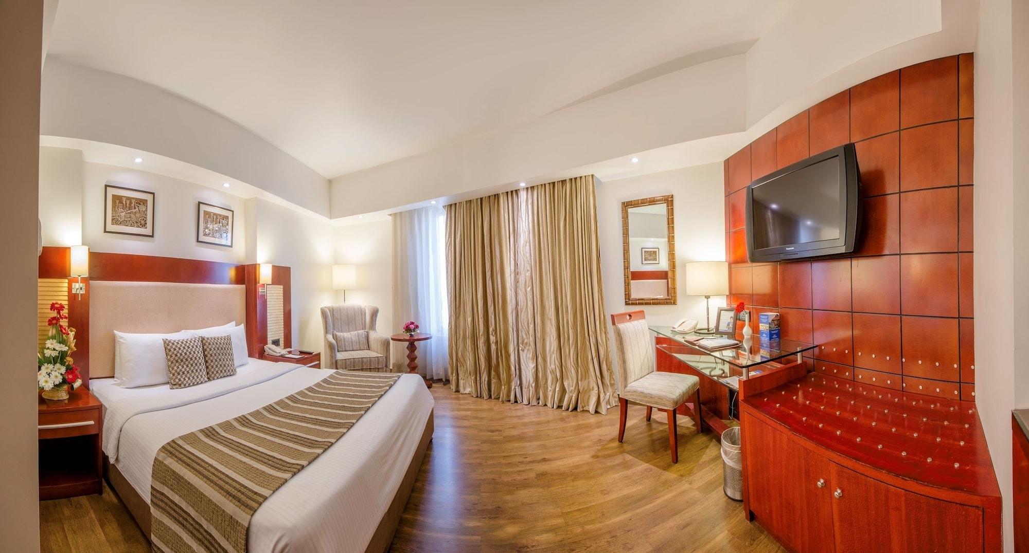 Sarovar Portico होटल 4*